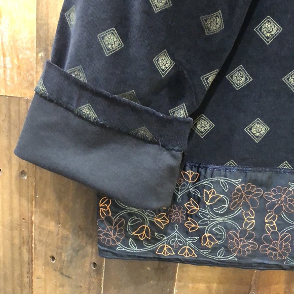 Hearts of Palm Designed and Embroidered Button Blazer - Picture 8 of 11